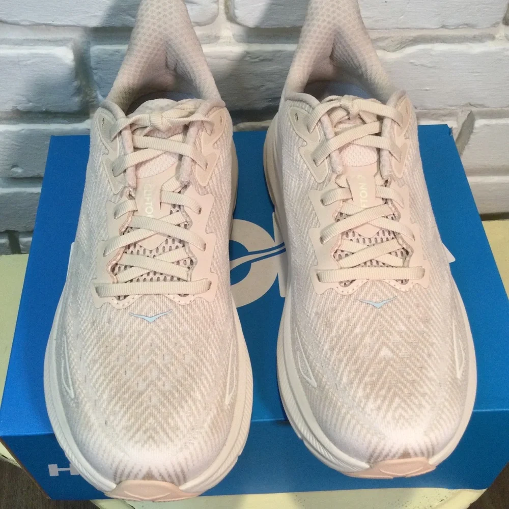 Hoka Clifton 9 Women’s 9.5B NIB in Shifting Sand Eggnog - Picture 2 of 4